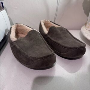 UGG men’s slippers